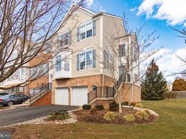 401 Hilltop Ct #11, Warrington, PA 18976