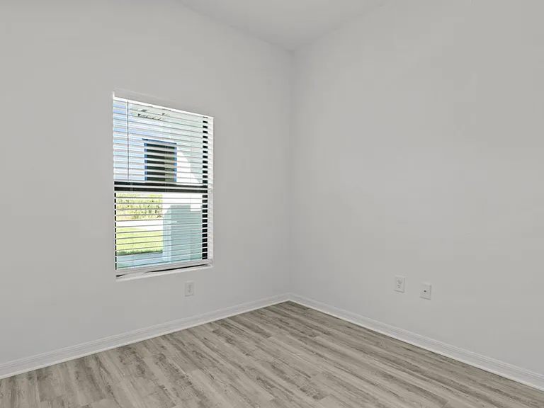 548 Knapp St — Photo 5