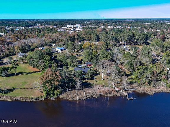 3rd image of 110 Riverview Dr