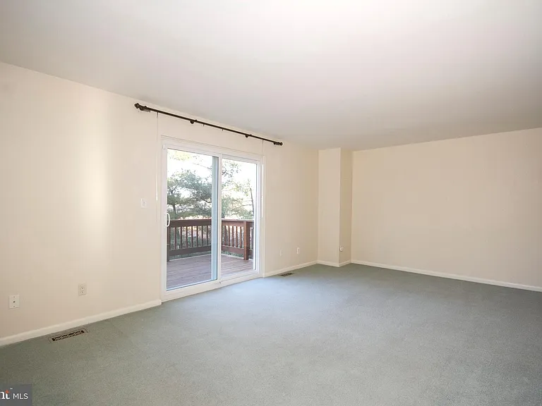 16 Castlehill Ct — Photo 4