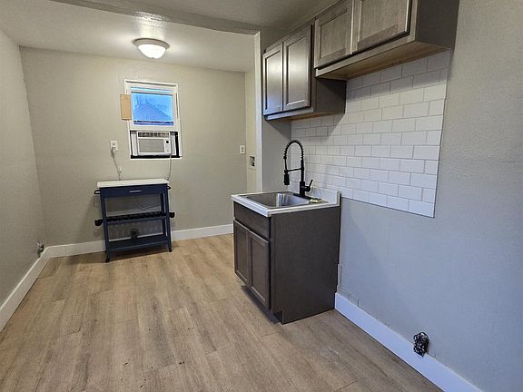 3rd image of 805 Letcher St