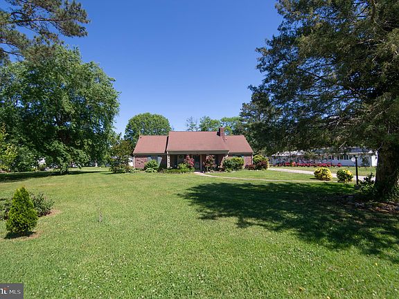 2nd image of 2303 Hambrooks Blvd