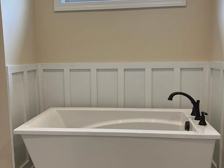 MASTER BEDROOM SOAKING TUB