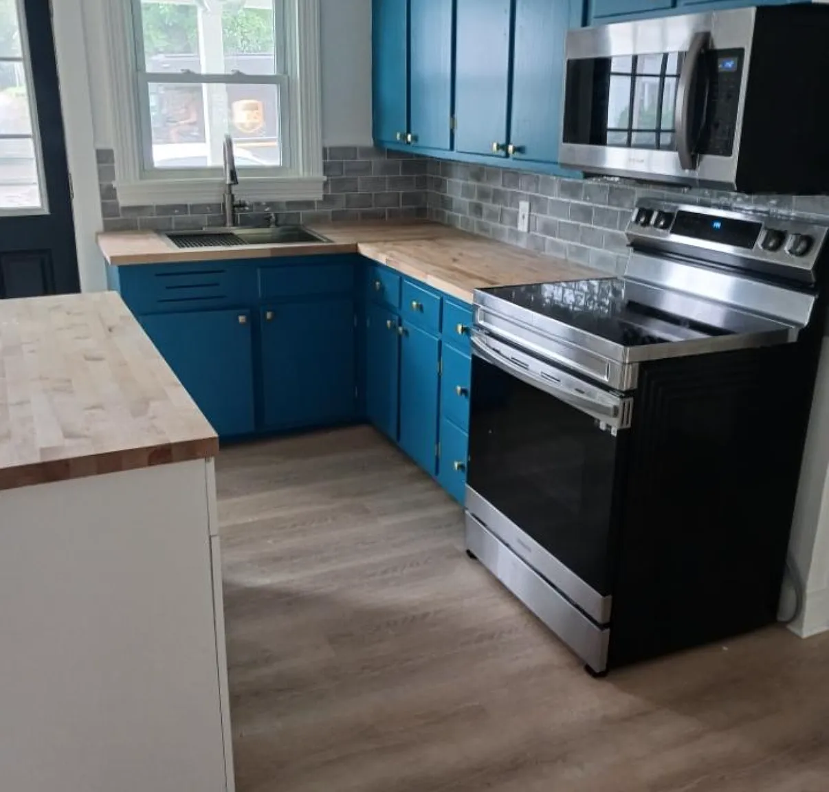 3 bed, 1200 sqft, $1,800 — Photo 2