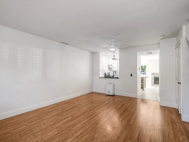 6904 Carnation Dr — Photo 5