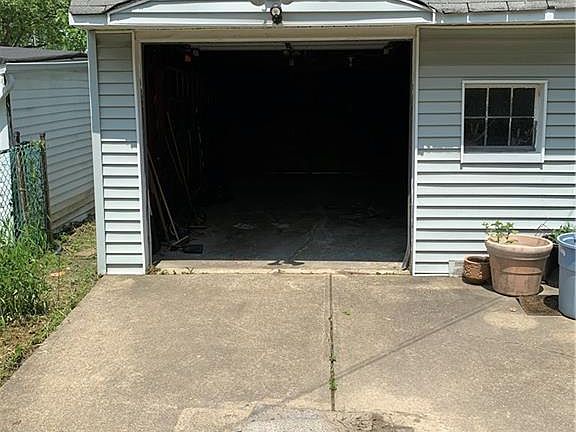 5th image of 16105 Delrey Ave