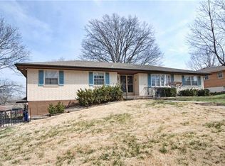 1700 NE 77th St, Gladstone, MO 64118