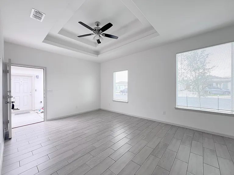 1304 Shavano Dr — Photo 8