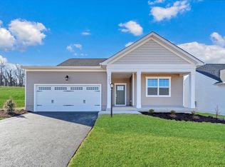 7401 Kings Pointe Dr, Fairlawn, VA 24141