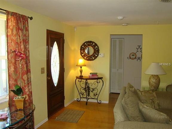 3rd image of 6327 Colonial Dr