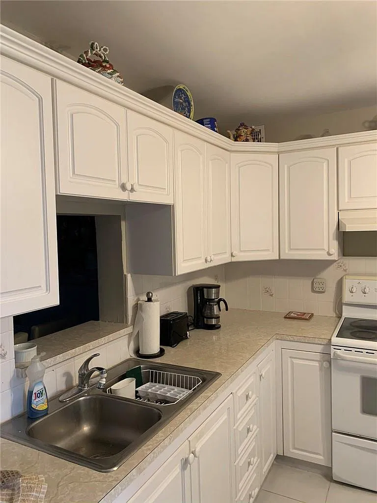 Lucaya Lane — Photo 3