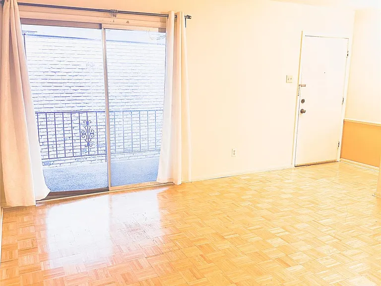 7600 Burgoyne Rd #240 — Photo 8