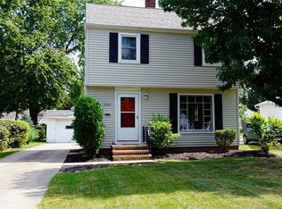 1591 Edgefield Rd, Lyndhurst, OH 44124