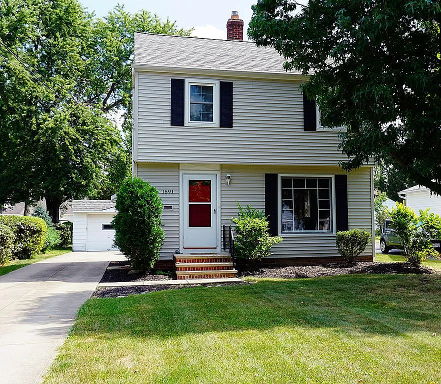 1591 Edgefield Rd photo 1