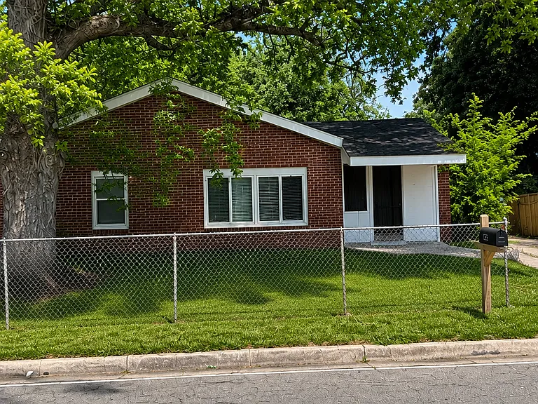 4011 Marion Ave — Photo 3