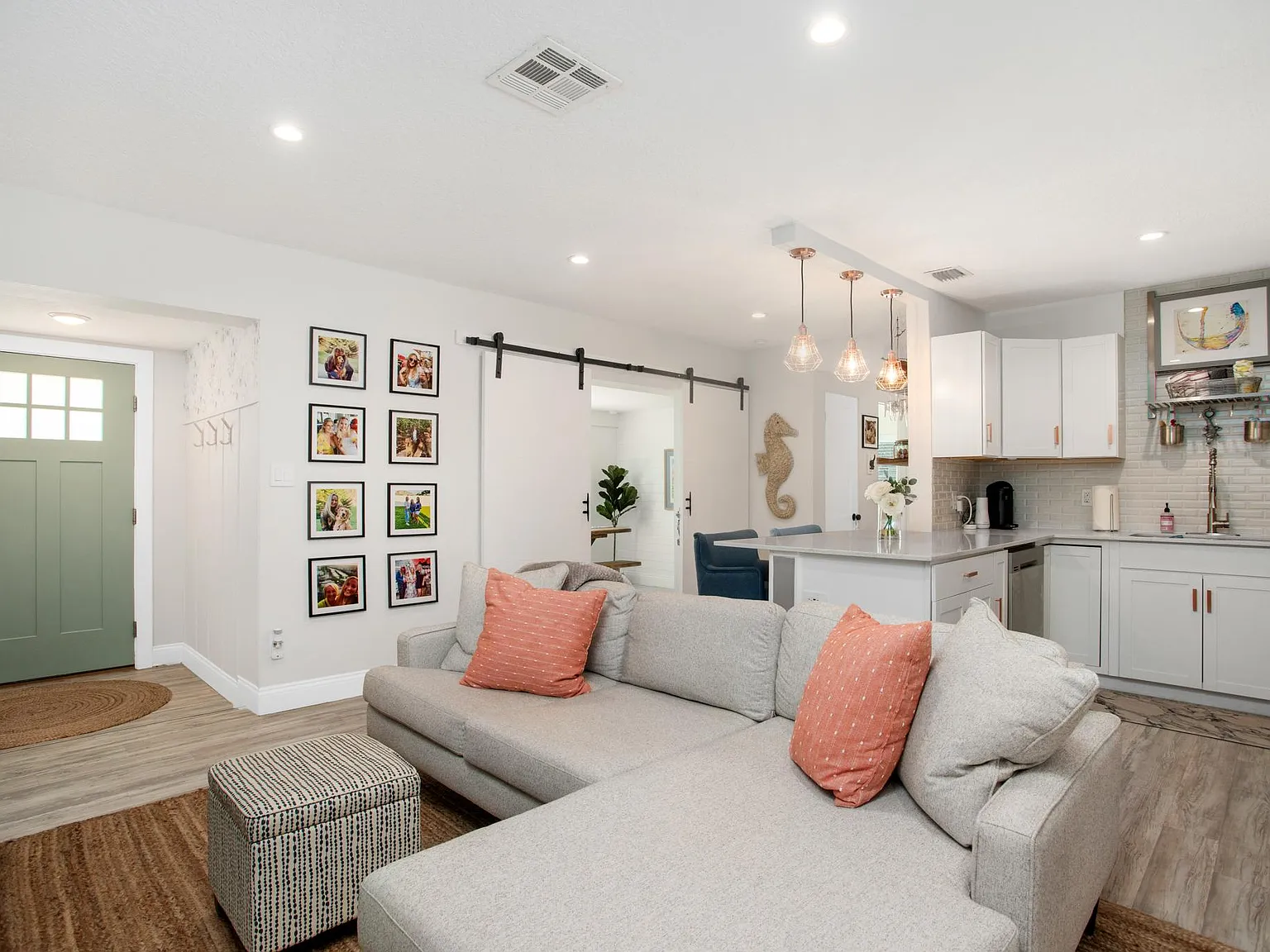 2 bed, 910 sqft, $2,750 — Photo 2