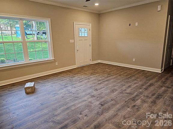 3rd image of 2566 Heather Ln