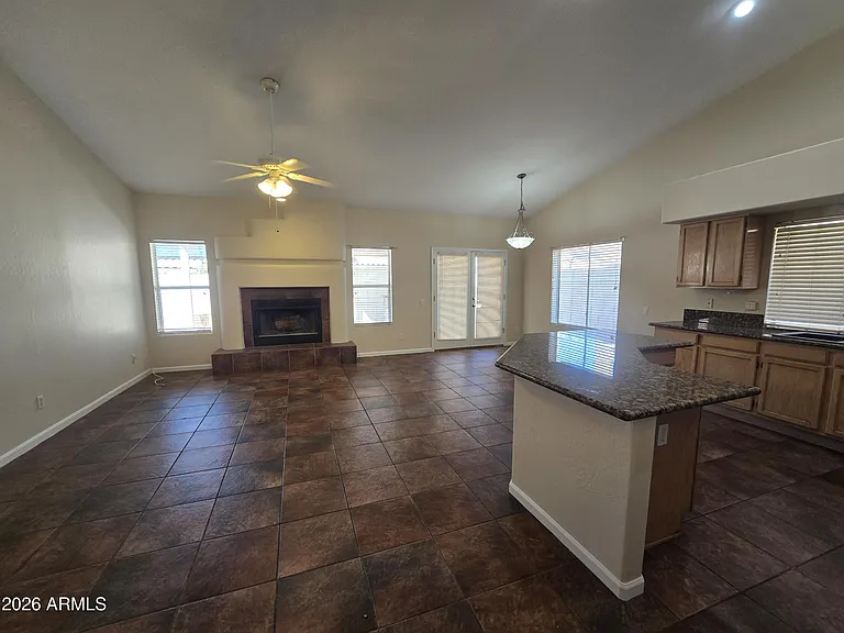 634 W Silver Creek Rd — Photo 5