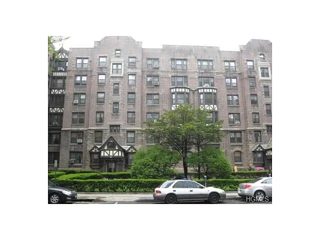 254 Martine Ave APT 3C photo 1