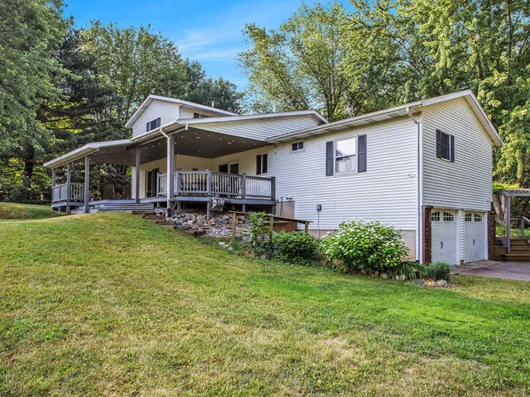 6678 W Guernsey Lake Rd, Delton, MI 49046