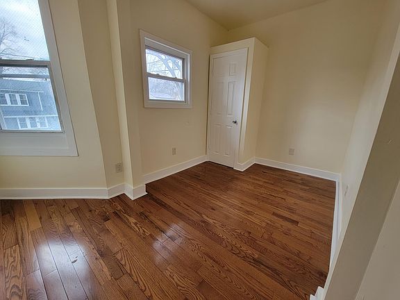 5th image of 118 Cedar Ave #2E
