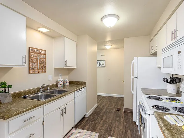 Irving Place Apartments — Photo 26