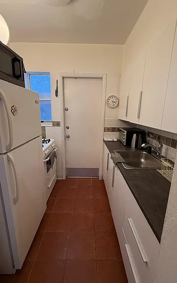 653 Michigan Ave #10 — Photo 16