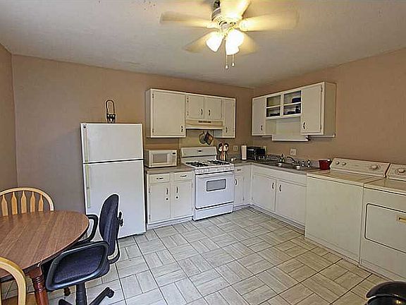 2nd image of 230 Bermuda St APT C