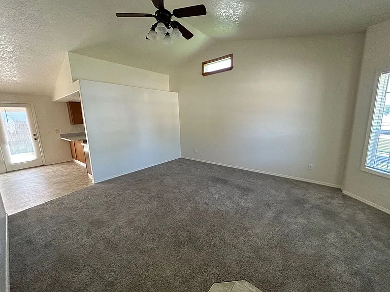 721 E Hawk St — Photo 8