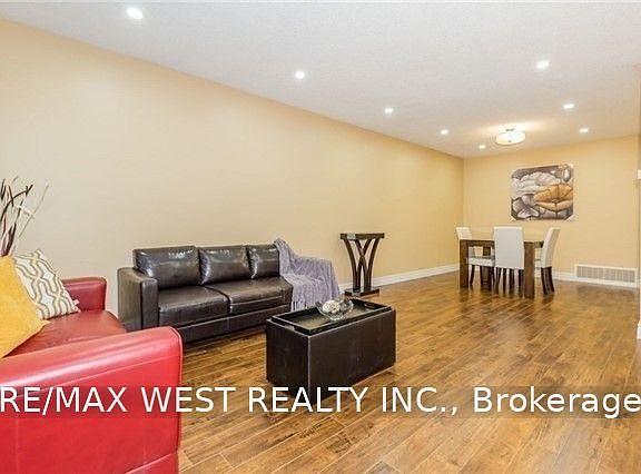 3rd image of 82 Marchbank Cres