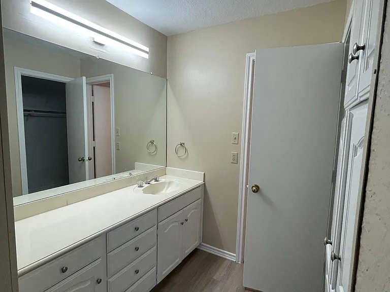 800 Betty Ct #B — Photo 8