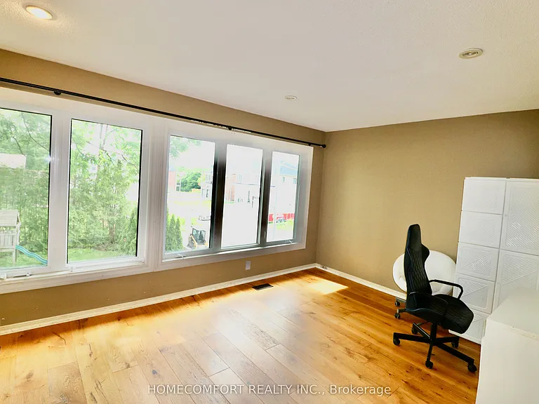 12 Banbury Ct — Photo 24