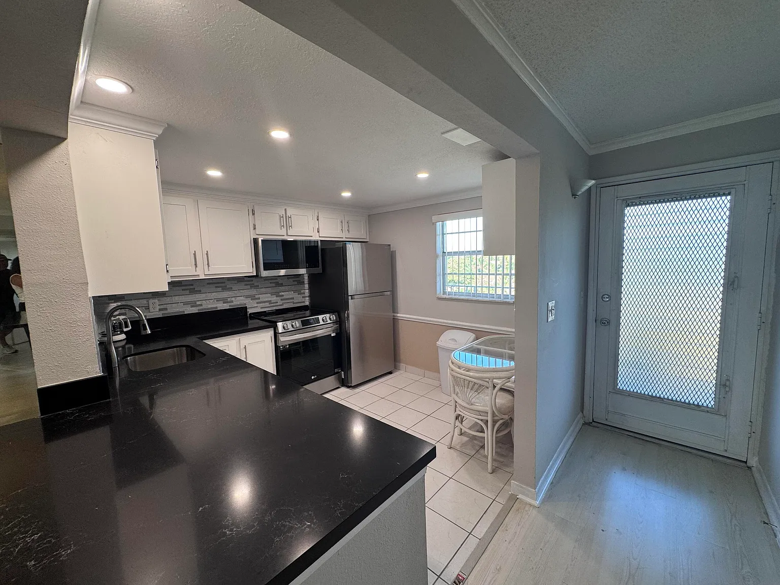 2 bed, 2.0 bath, 960 sqft, $1,600 — Photo 4