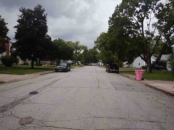 Exterior Neighborhood (street photo)