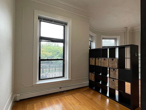 3rd image of 470 Commonwealth Ave APT 2F