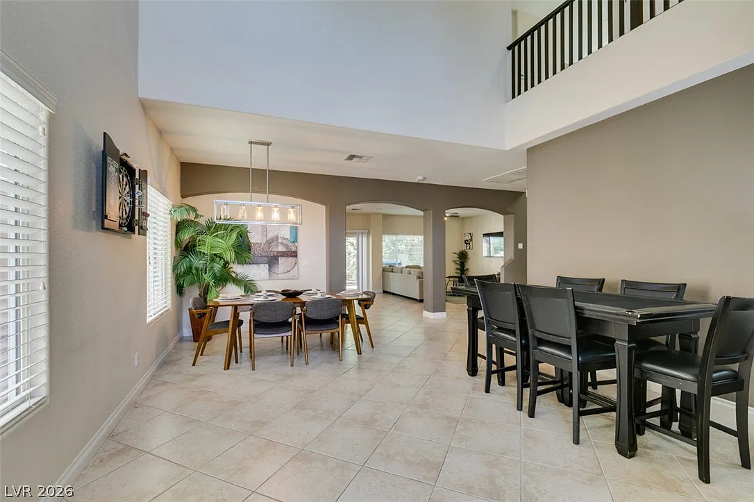 4 bed, 2.5 bath, 2354 sqft, $3,995 — Photo 2