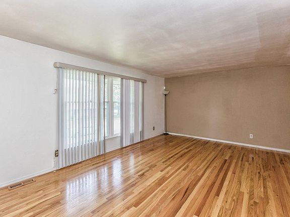 4th image of 11908 Gaiete Ln