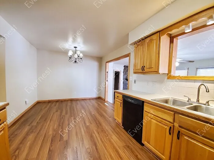 1116 Juniper Ct — Photo 5