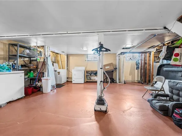 325 College Avenue image 15 of 27