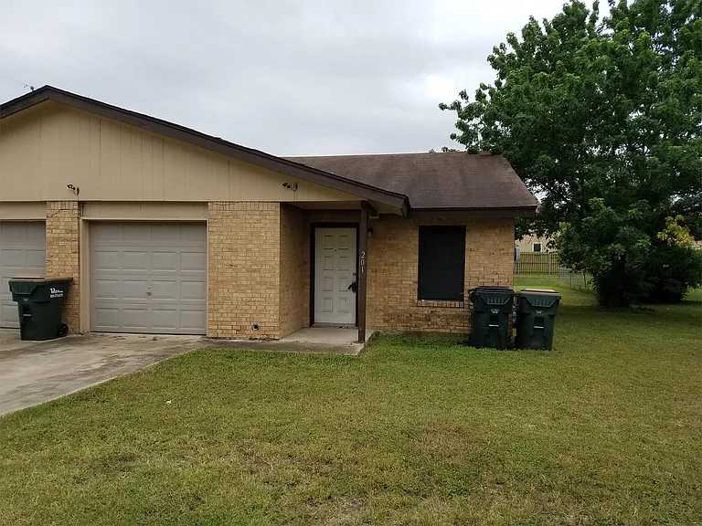 201 W Goforth St — Photo 11