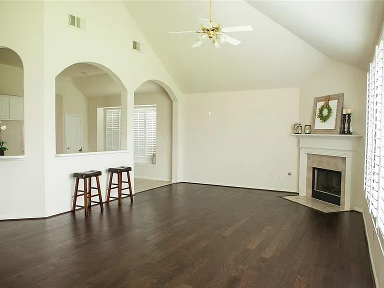 3334 Worthington Dr — Photo 2