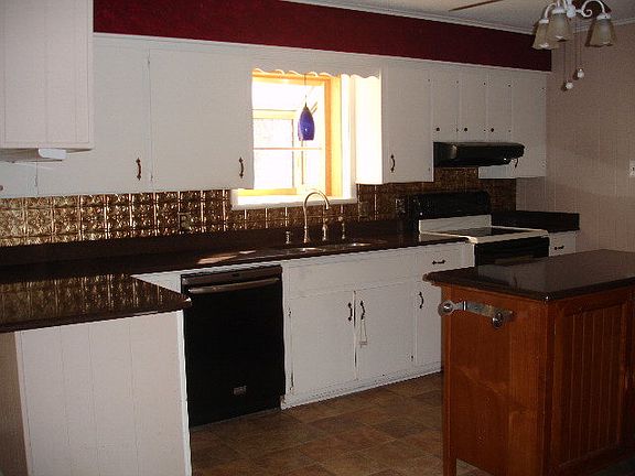 4th image of 208 Catalpa St