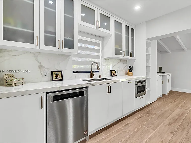 1015 Pizarro St — Photo 9