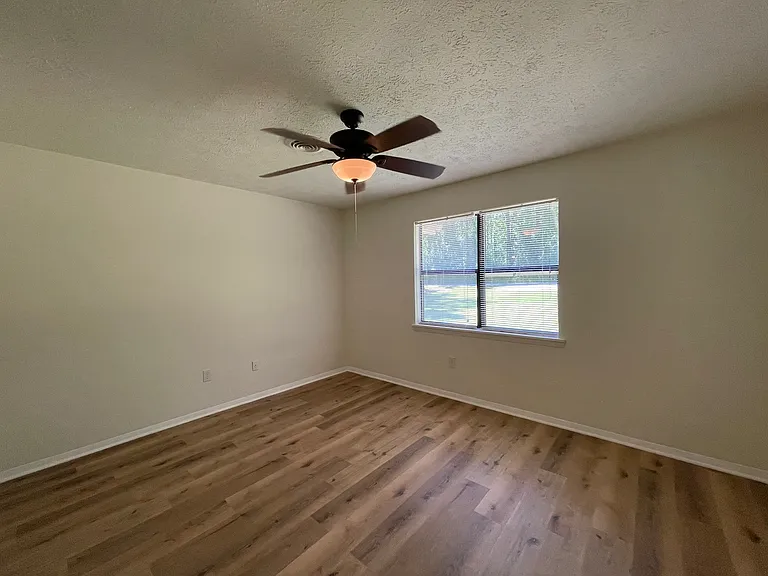 105 Redstone Dr — Photo 7
