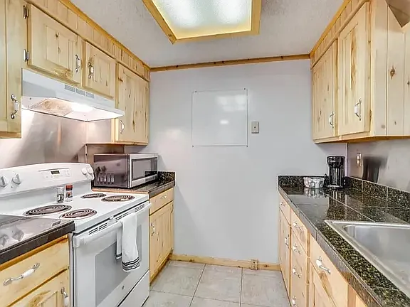 3 bed, 1728 sqft, $2,800 — Photo 4