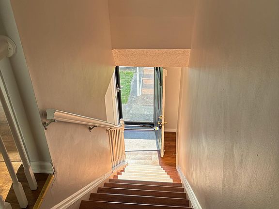 5th image of 3441 Woodburne Dr