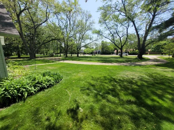 370 N Lake Dr, Troy, MI 48083