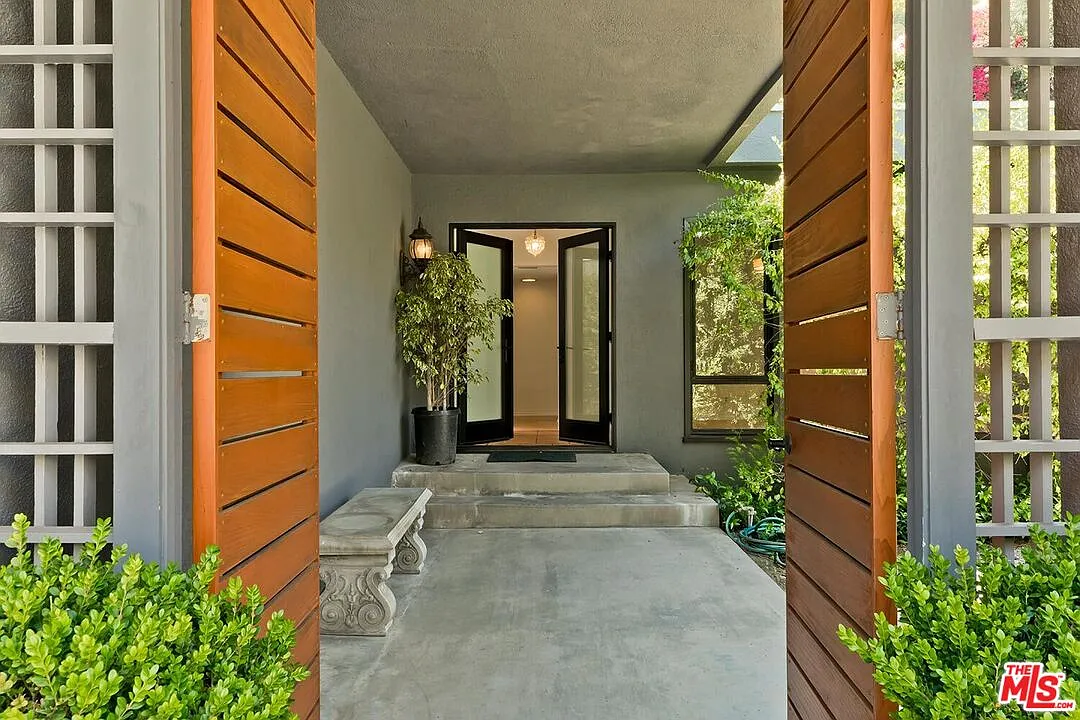 4 bed, 3.0 bath, 2129 sqft, $10,250 — Photo 3