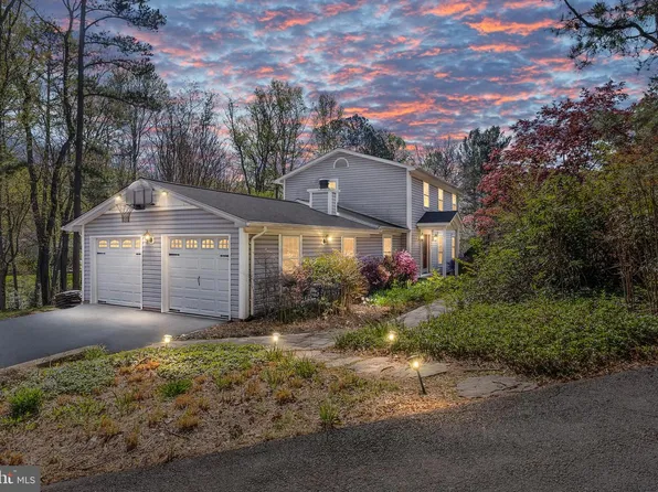 10802 Oldfield Dr, Reston, VA 20191