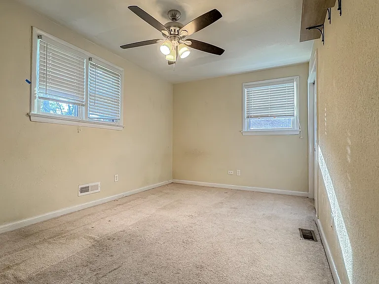 1346 Tallwood St — Photo 21
